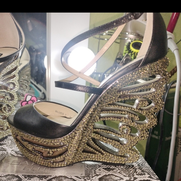 Baker Wedges With Rhinestone - Picture 5 of 8